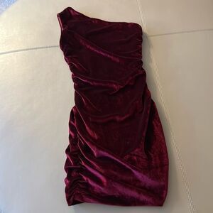 Miss Behave Girls’ Burgundy Crushed Velvet Ruched One Shoulder Dress. Size 12.